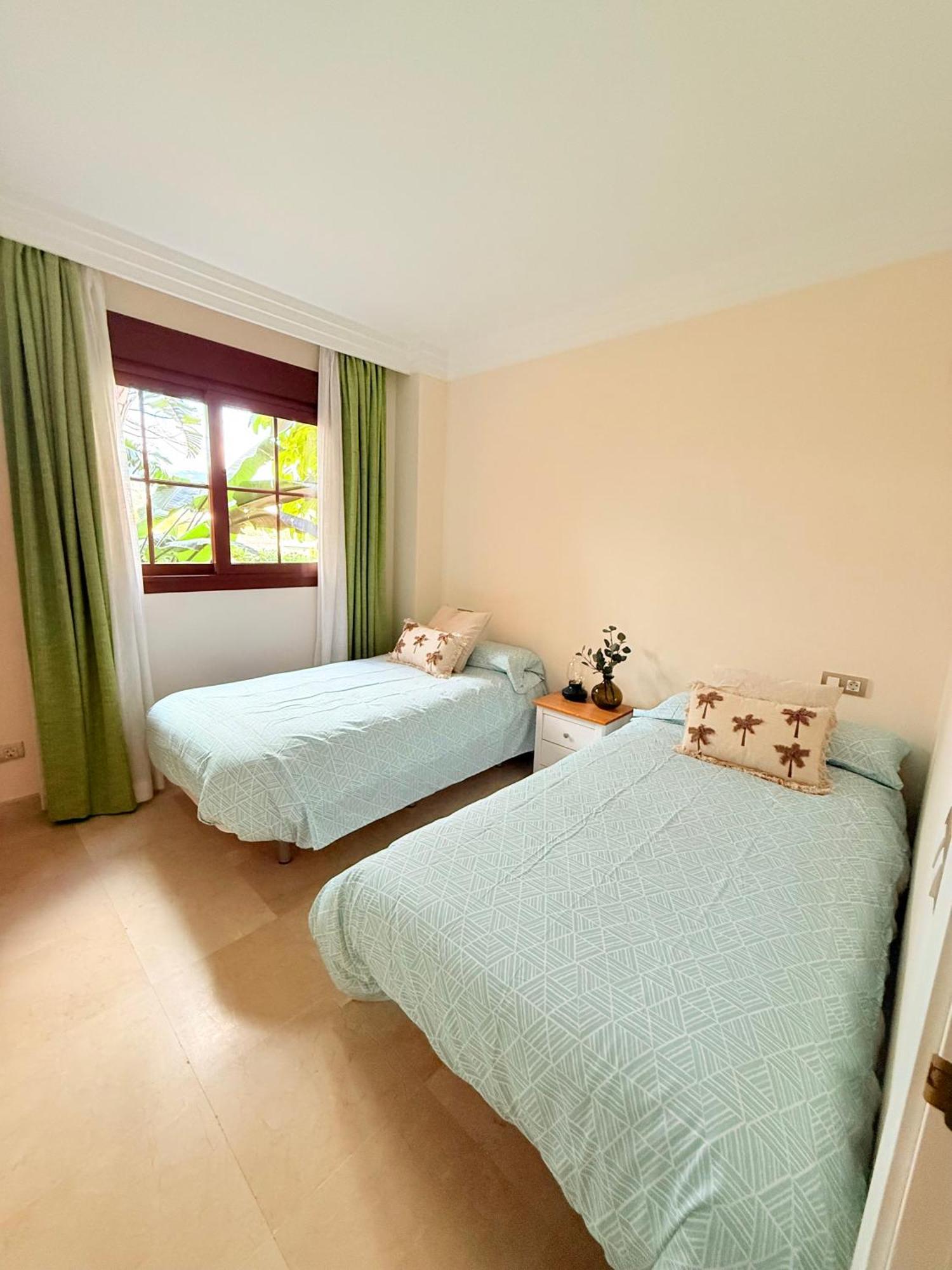 Lägenhet Piso De Lujo Golf Y Playa Estepona